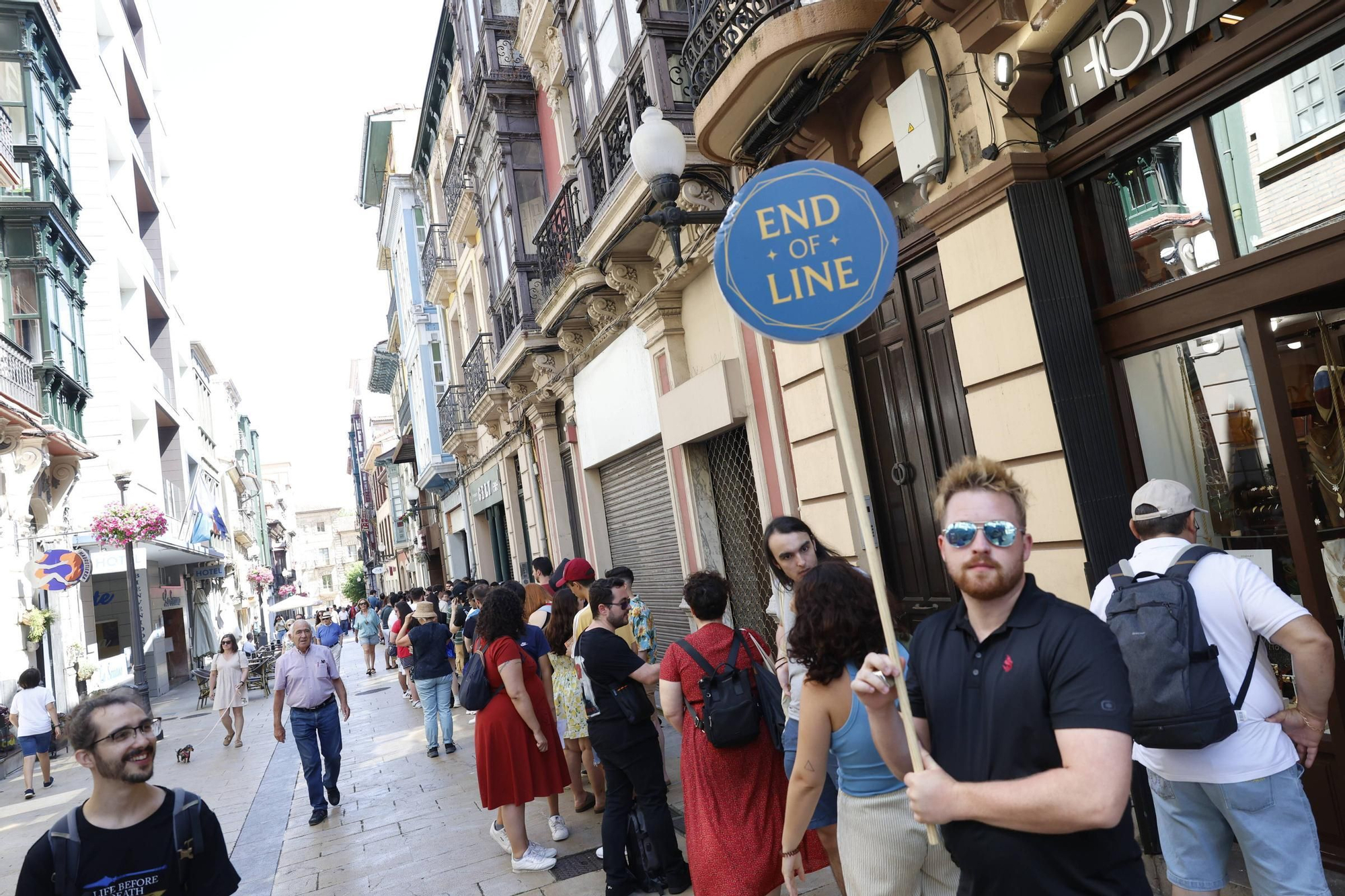 EN IMÁGENES: Brandon Sanderson desata la locura en su segundo día en Avilés