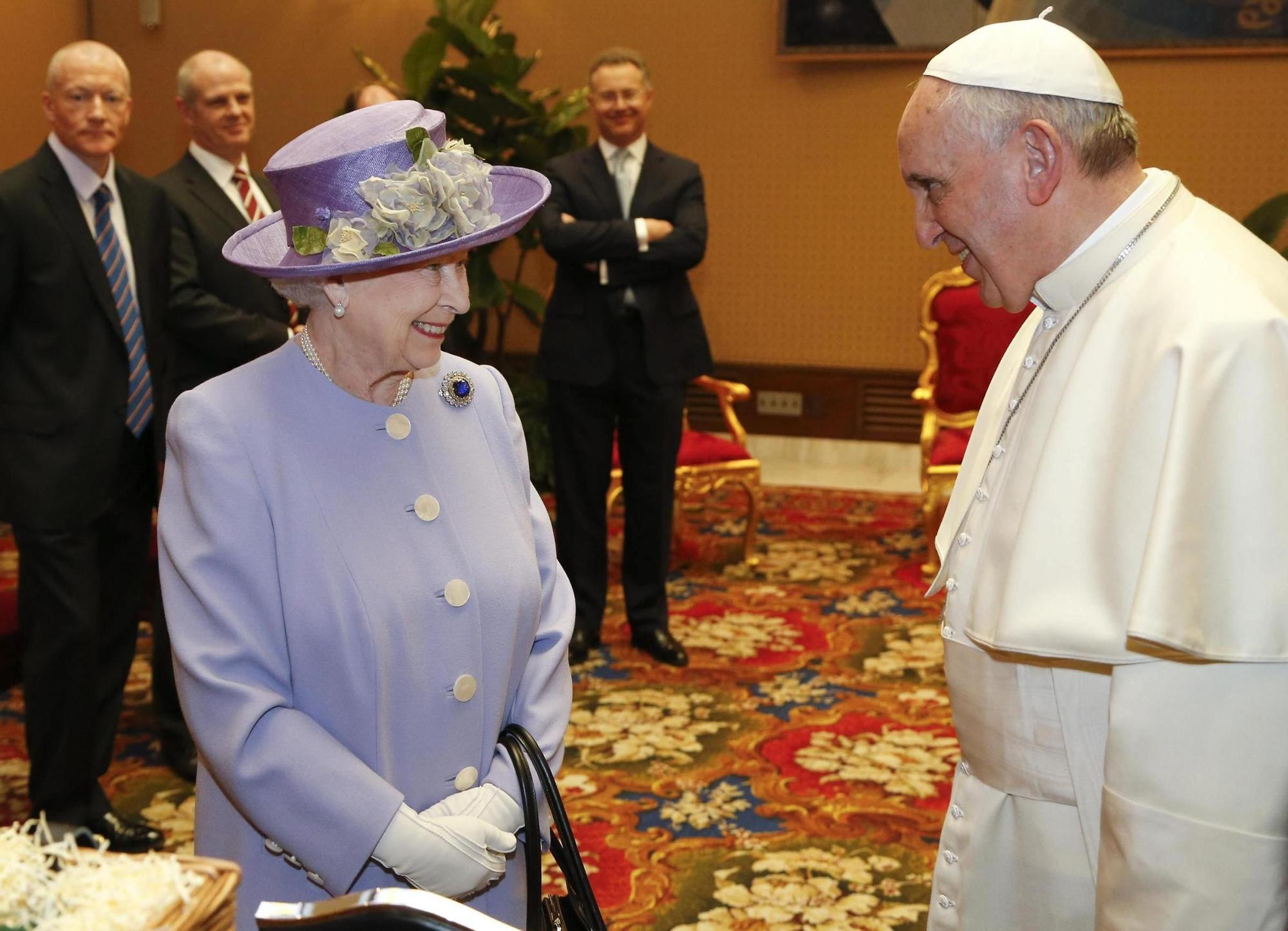 papa-reina-isabel-II.jpg