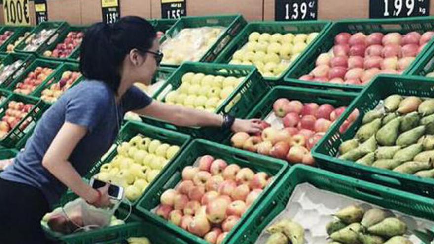 Kim Lim, de compras antes del Valencia-Deportivo