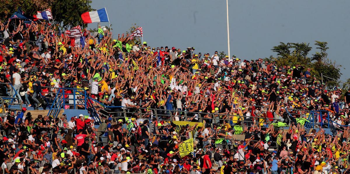 Llenazo en Cheste para ver a Rossi