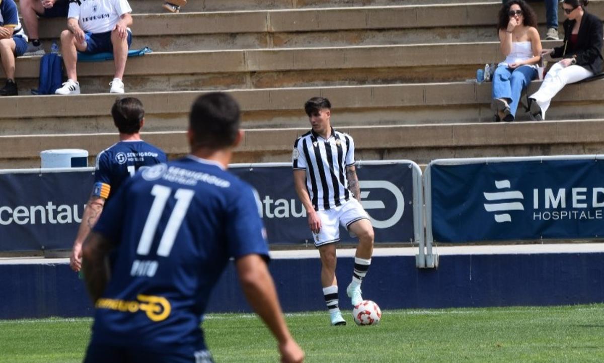 El mediocentro ondense Iker Punzano se retiro al descanso por precaución.