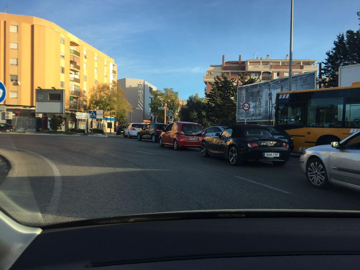 Control a la entrada a Paterna por Vicente Mortes