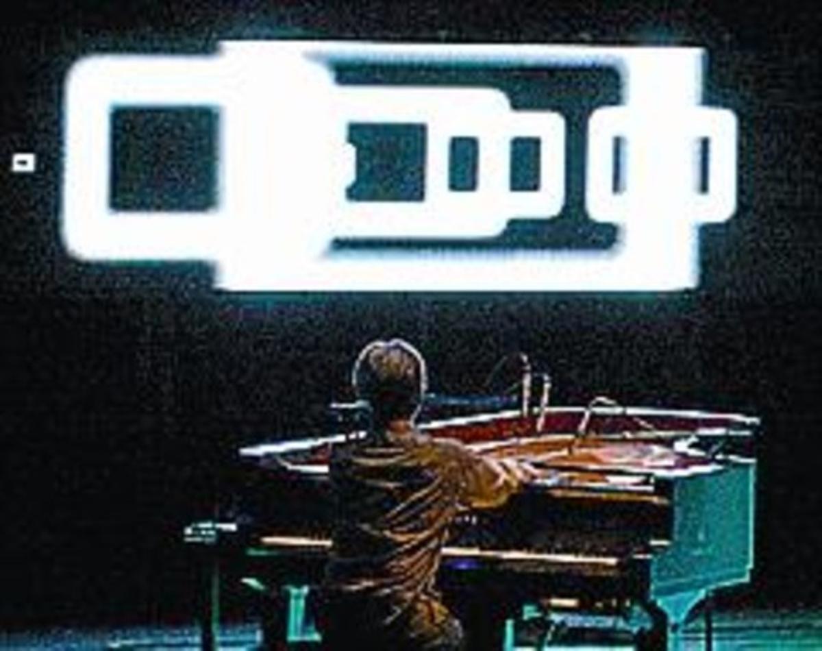 Un ordinador i un piano al Teatre Grec_MEDIA_1 Un ordinador i un piano al Teatre Grec_MEDIA_1