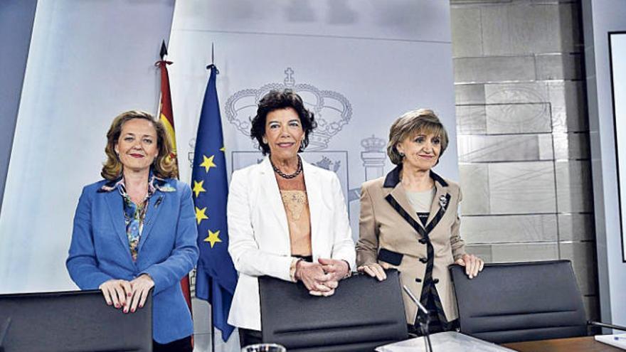 Las ministras Nadia Calviño, Isabel Celaá y María Luisa Carcedo.