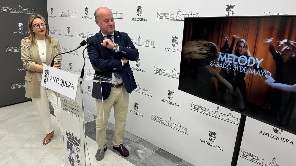 El alcalde Manolo Barón ha presentado este viernes el programa de la Feria de Primavera de Antequera.