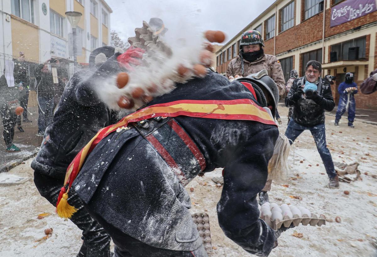 Els enfarinats toman Ibi Els enfarinats toman Ibi