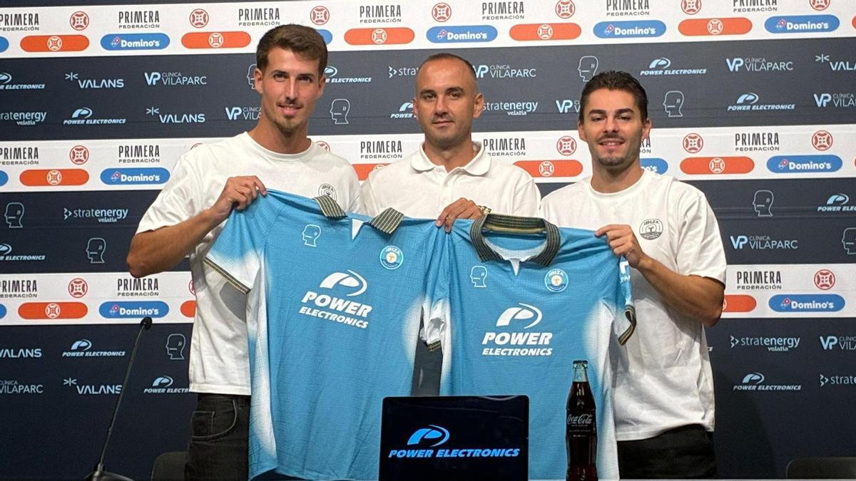 Pedro Ortiz y Liberto Beltrán, presentados como nuevos jugadores de la UD Ibiza.