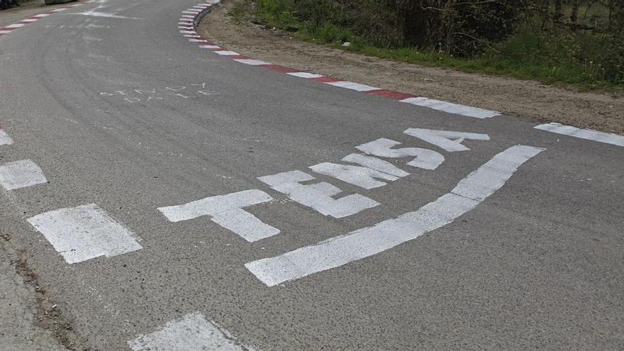 Una carretera preparada para una carrera ilegal.