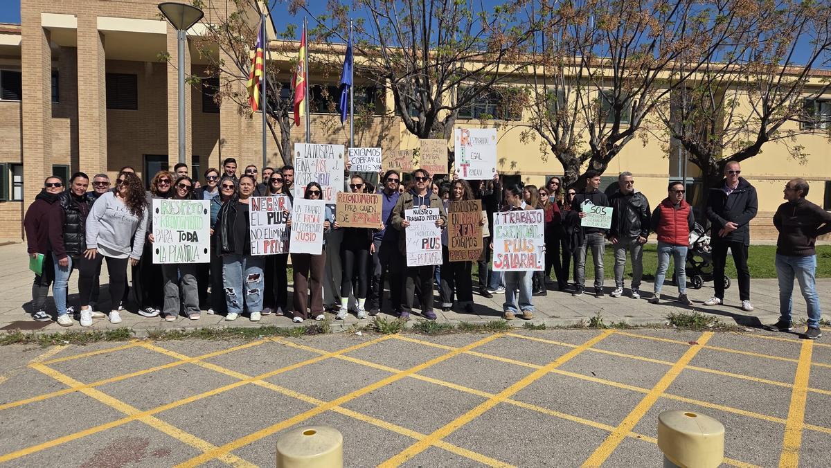 Los trabajadores exigen una solución inmediata sobre la reclamación del plus de peligrosidad