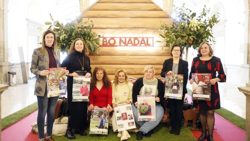 Las mujeres elegidas posan 
junto a Carmela Silva y otras
representantes provinciales.