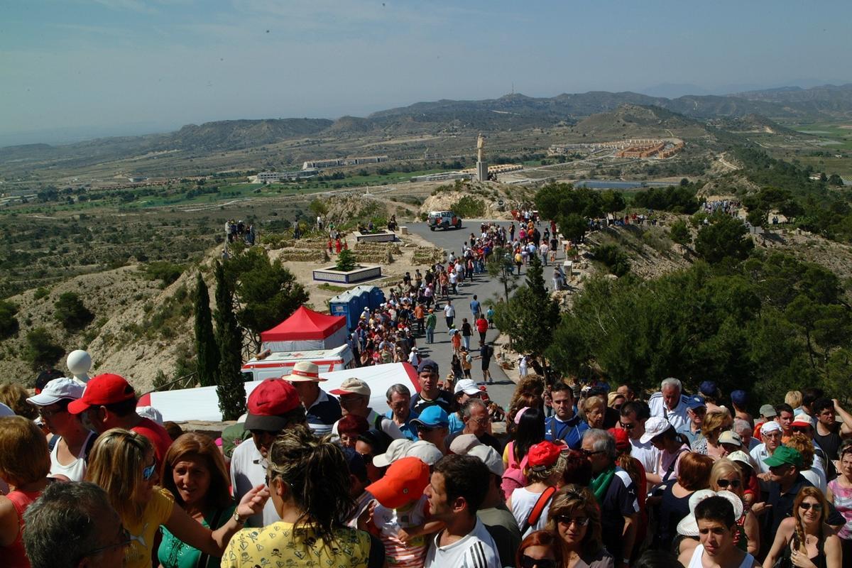 Habitantes de toda la provincia participan en la romería de San Pascual.