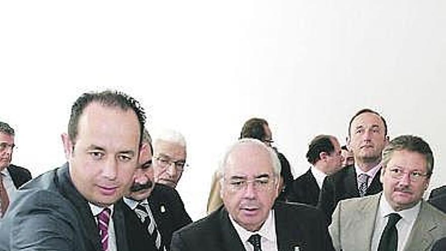 José Antonio Coronado, con Álvarez Areces y García Secades, en 2006.