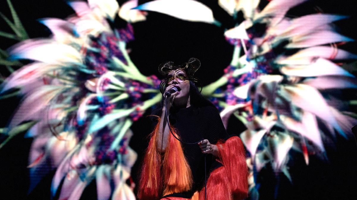Björk, durante su actuación este lunes en Madrid.