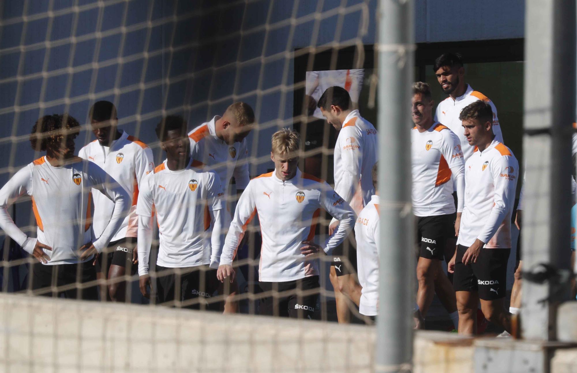 Entrenamiento del Valencia, a puerta cerrada