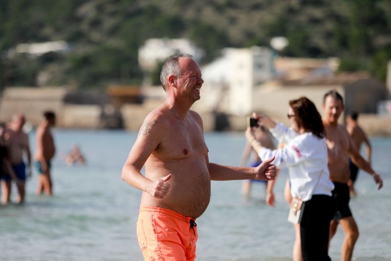 Primer baño del año. Ses Salines.