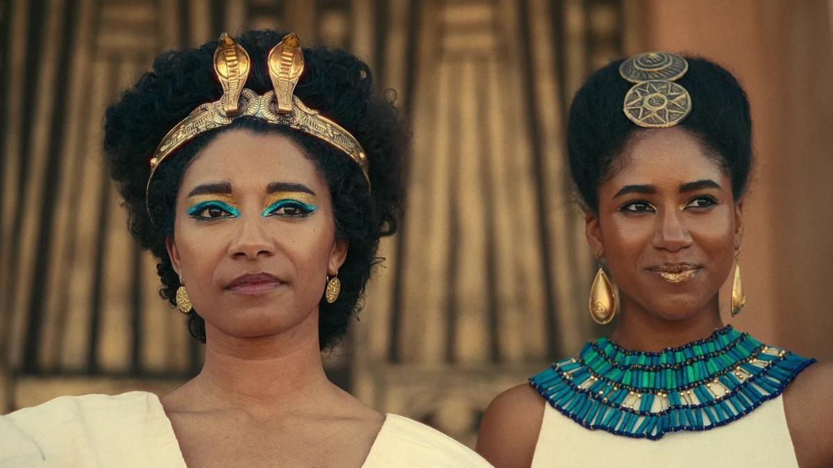Fotograma de ’Reina Cleopatra’, la serie documental de Netflix en la que una actriz negra, Adele James, interpreta a la faraona de Egipto, de la que se desconoce su aspecto real.