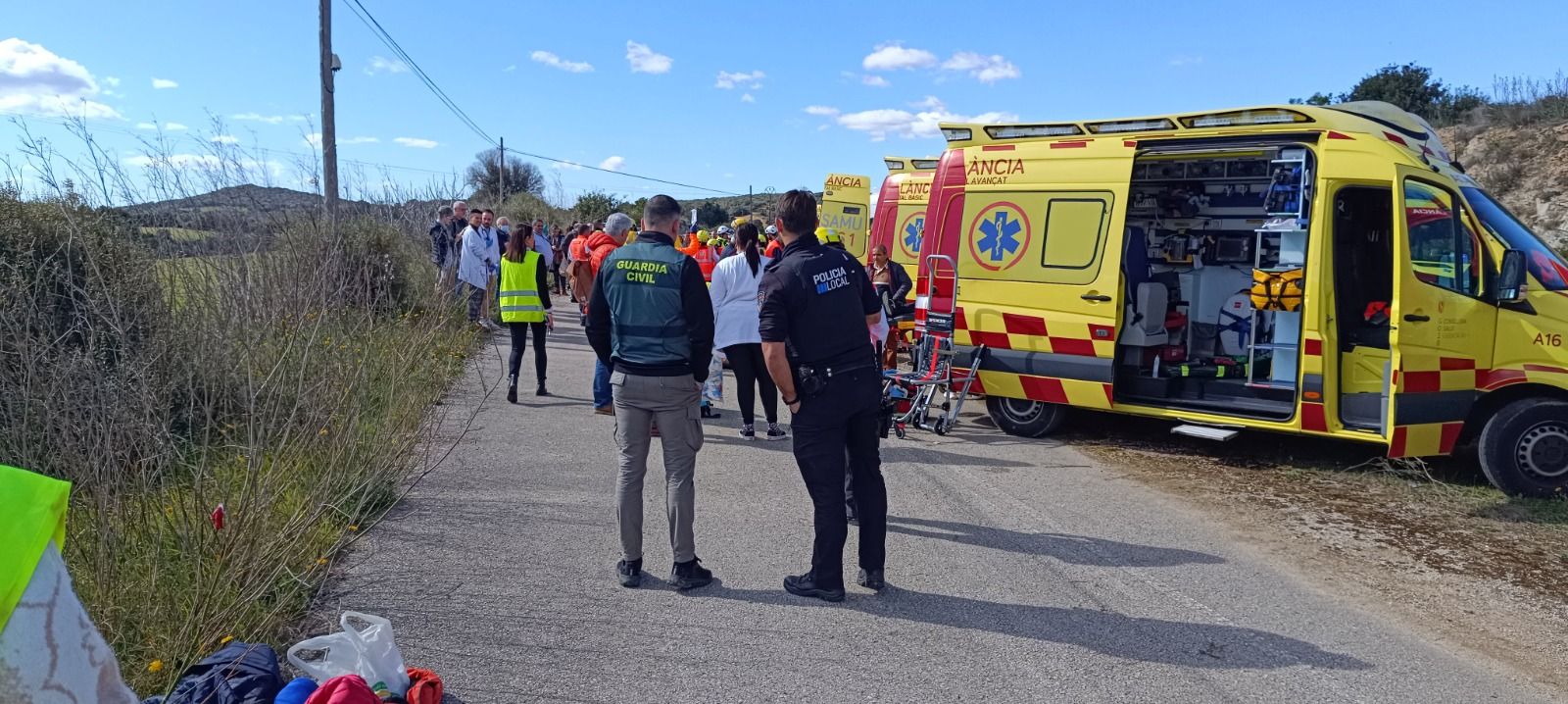 FOTOS | Un autobús del Imserso cae por un terraplén entre Sant Llorenç y Son Servera