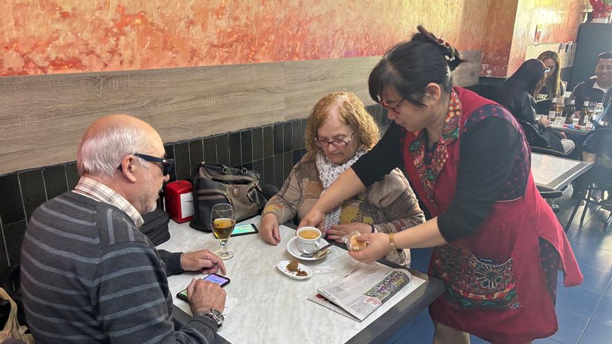 Empresaris xinesos mantenen vius a Manresa bars de tota la vida