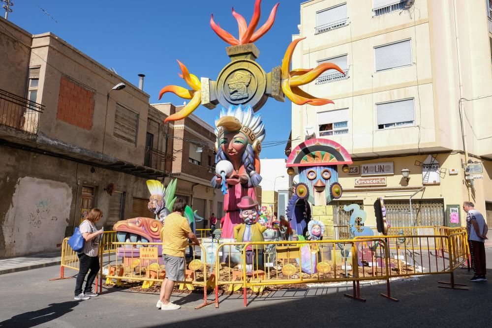 Las elecciones, el tema principal de las Fallas de Elda