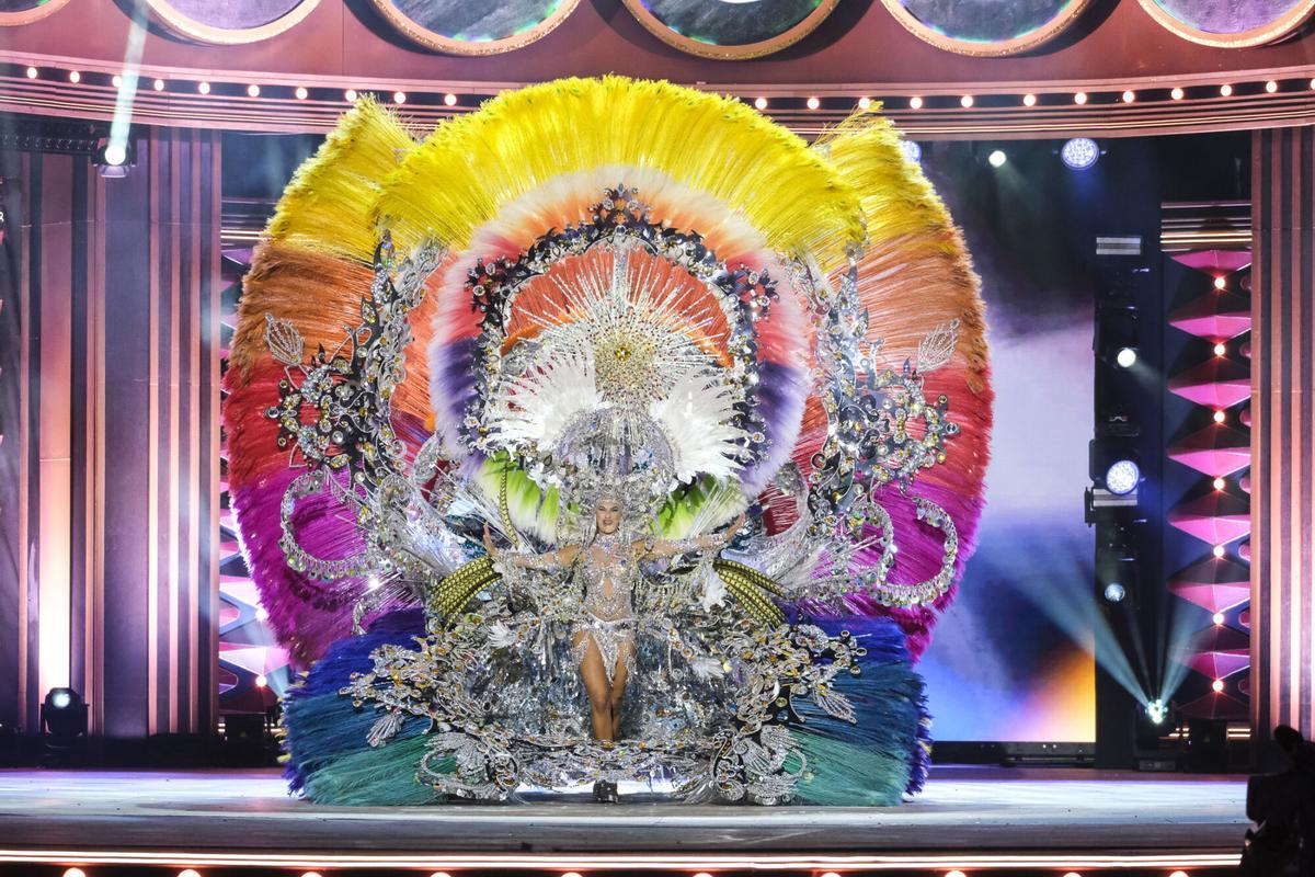 Naima González, presentada por la Fundación Canaria Unión Deportiva Las Palmas, lleva el diseño de Juan Carlos Armas Febles: «Tamarán»