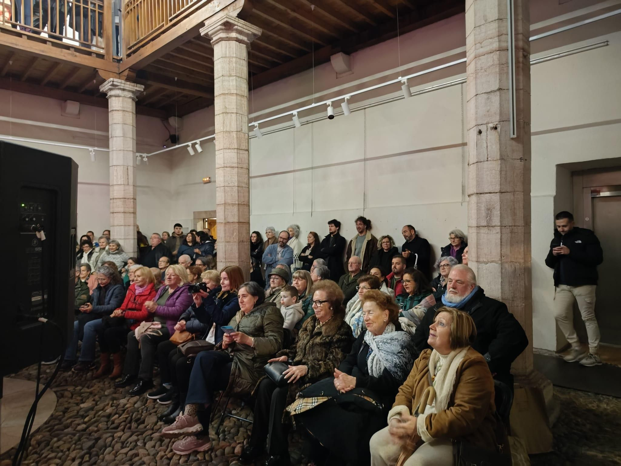 En imágenes, xuntanza moscona en el palacio Miranda-Valdecarzana