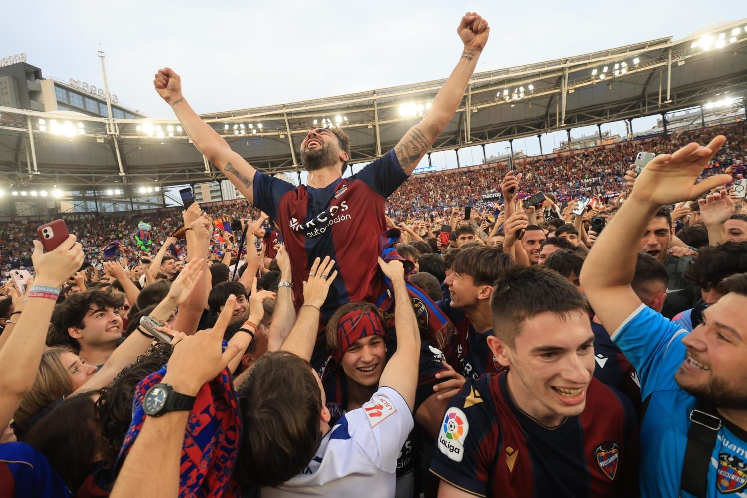 Fiesta en el Ciutat de Valencia: El Levante UD, campeón de Segunda División