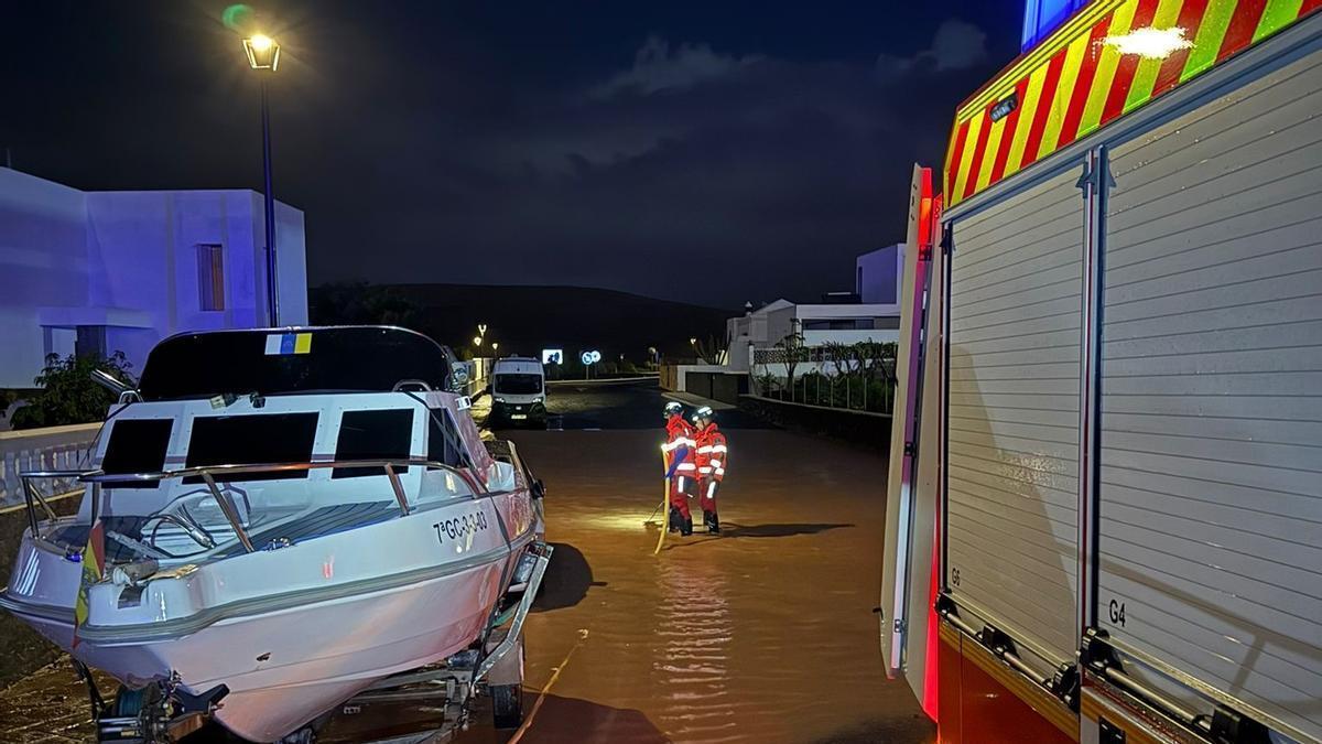 La borrasca Regina provoca inundaciones, caídas de árboles, cortes de luz y granizos en Lanzarote