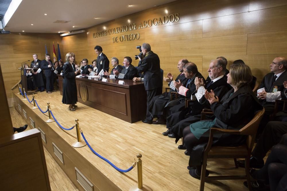 Entrega de medallas en el Colegio de Abogados