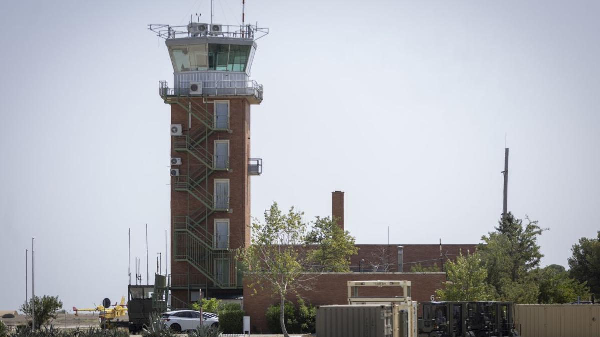Torre de control de la Base Aérea de Zaragoza, en una imagen de archivo.