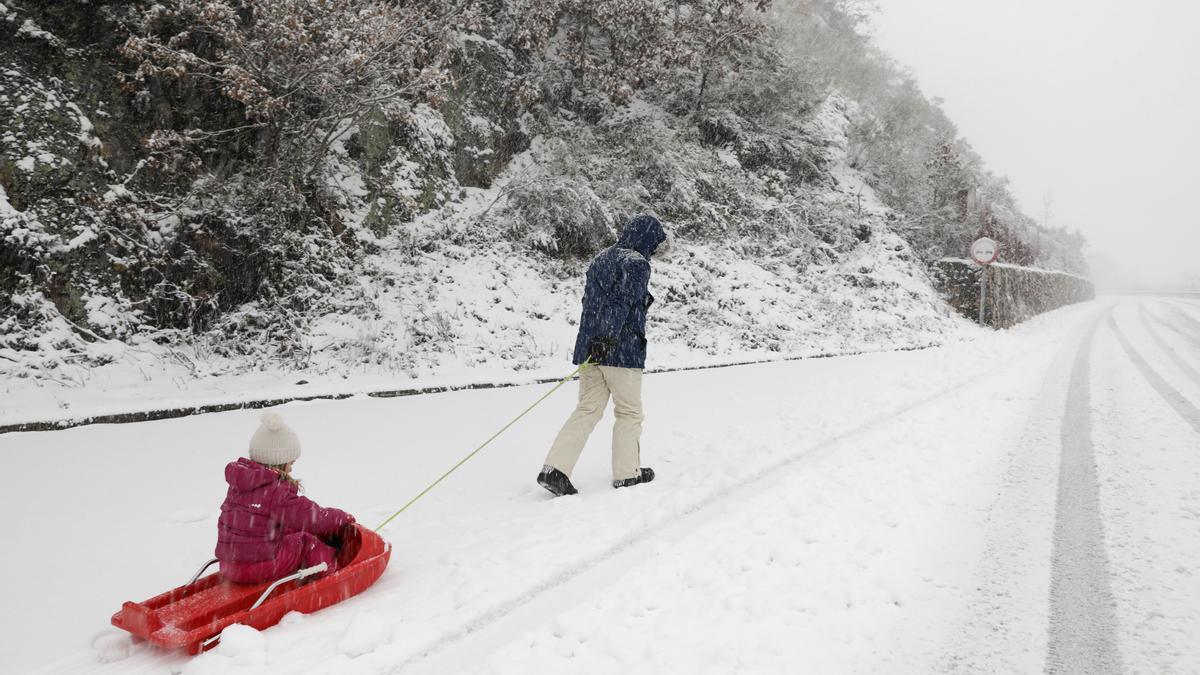 Temporal de nieve en el puerto de San Isisdro