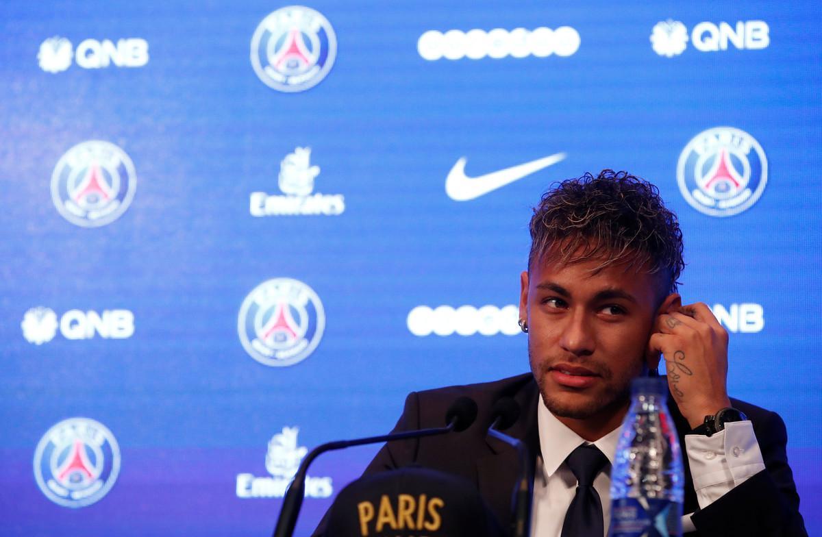 Neymar, en la conferencia de prensa en el Parque de los Príncipes de París.