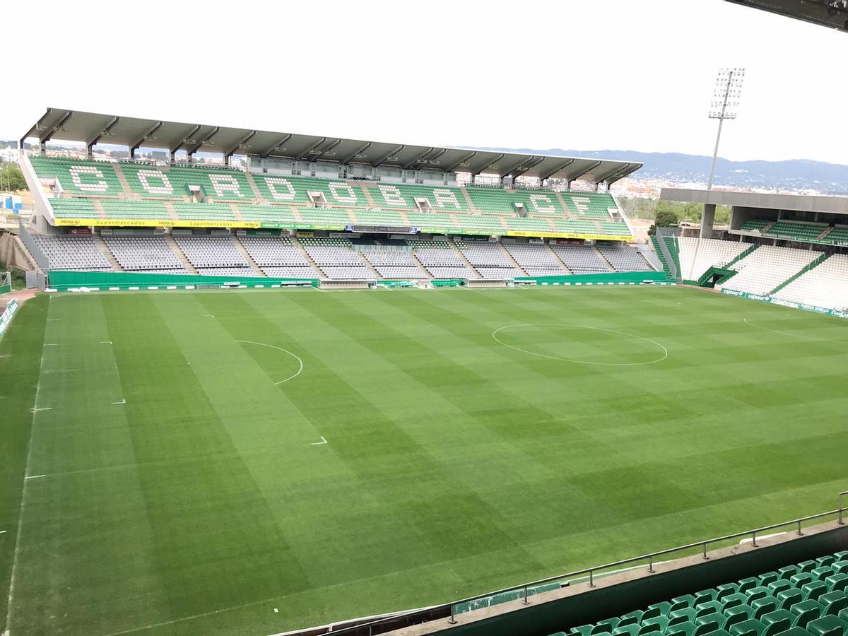 Una vista interior del estadio municipal El Arcángel durante la pandemia.