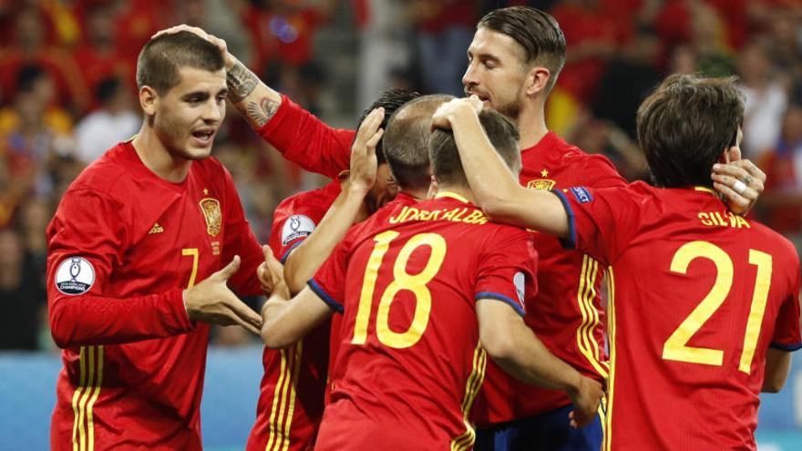 Los jugadores de España en un partido de la pasada Eurocopa.