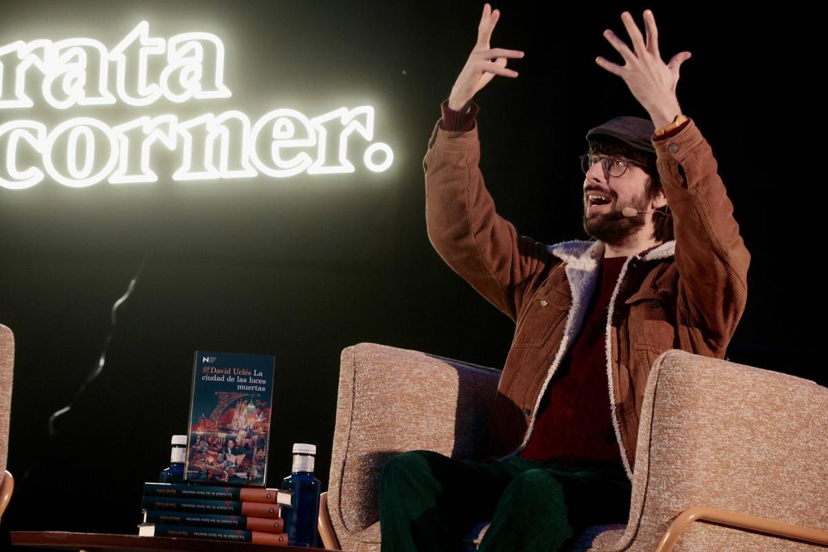 PALMA, DAVID UCLES PRESENTA EN LA MISERICORDIA SU LIBRO LA CIUDAD DE LAS LUCES JUNTO A PILAR GARCES.