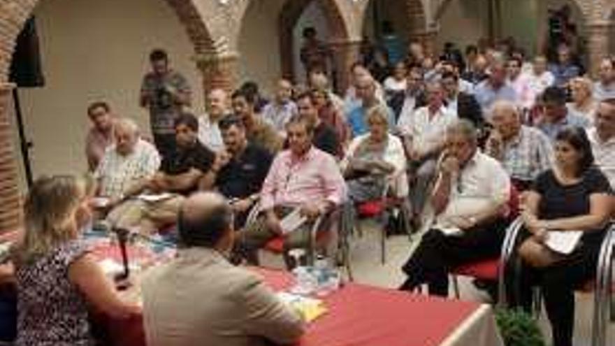 Ángeles Muñoz en la reunión con los empresarios .