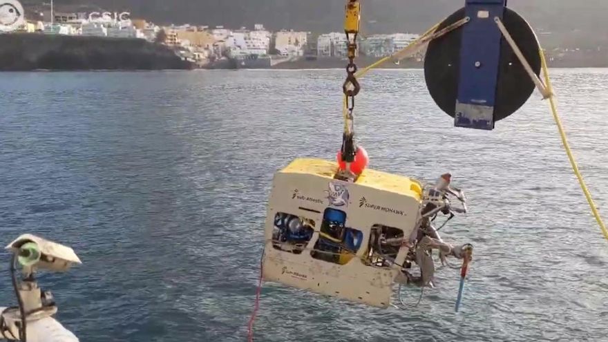 El buque 'Ángeles Alvariño', del IEO, en La Palma.