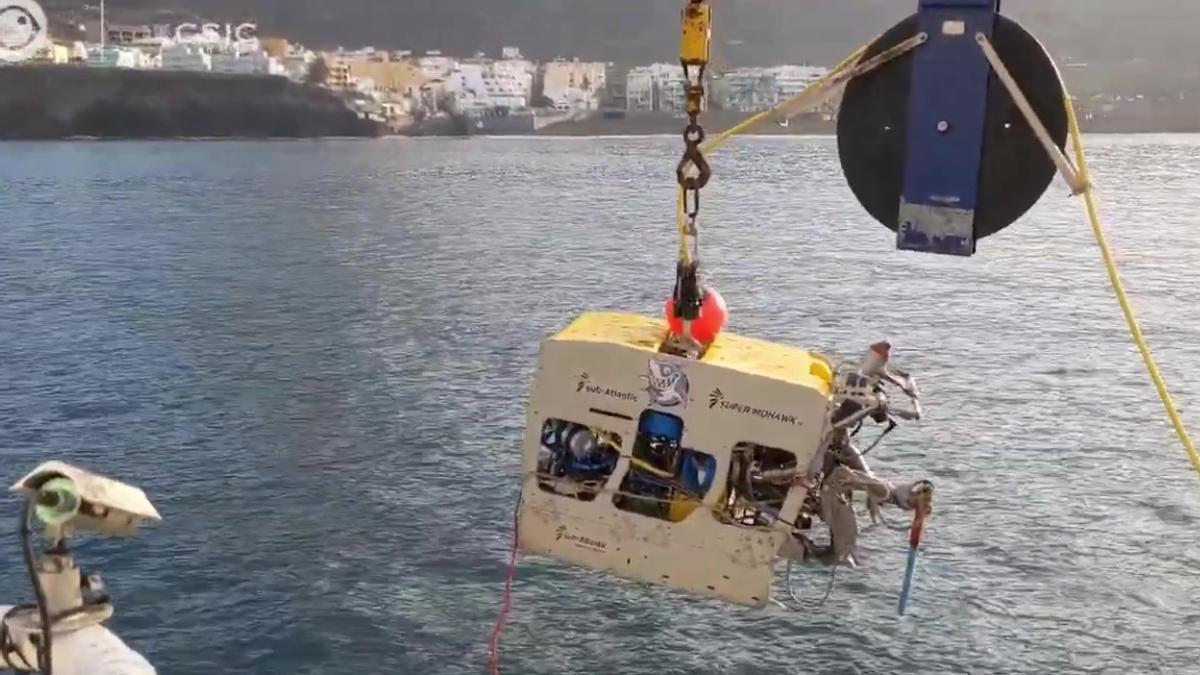 El buque Ángeles Alvariño, del IEO, en La Palma.