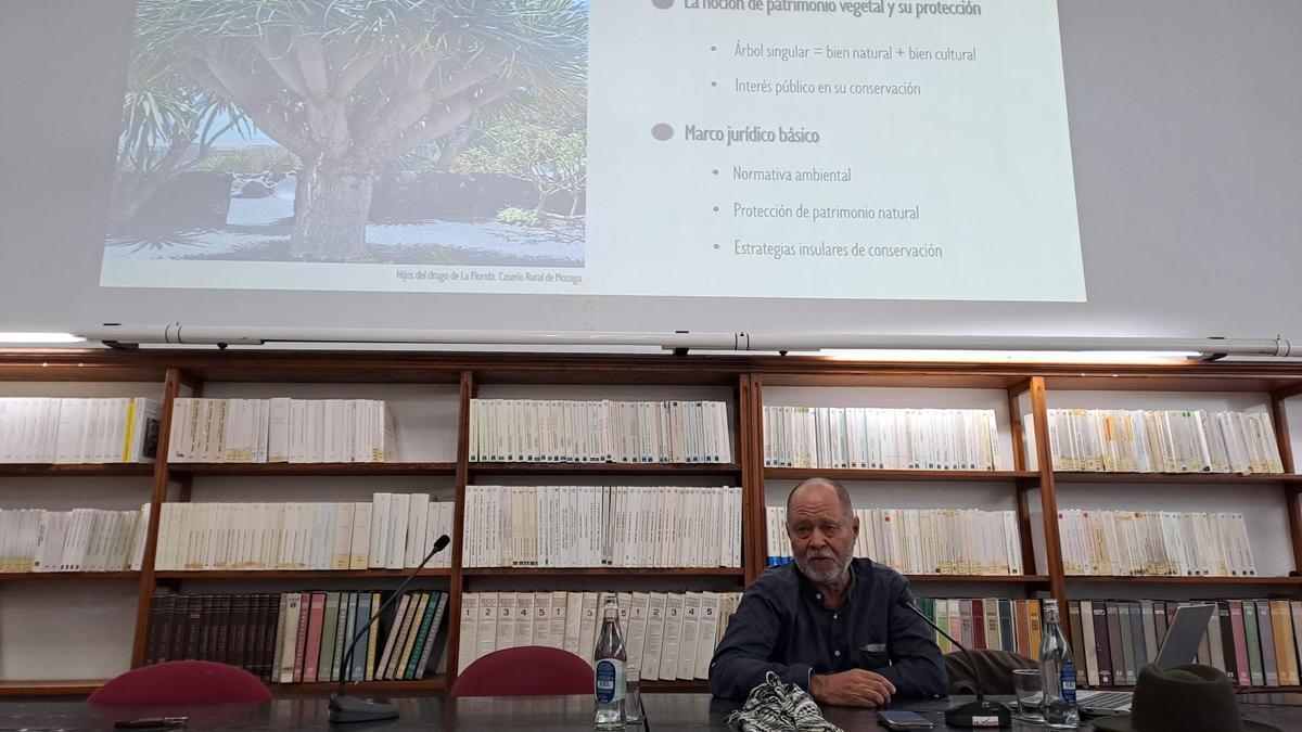 Presentación del inventario de árboles de Lanzarote, en el Aula Magna de la UNED, en Arrecife