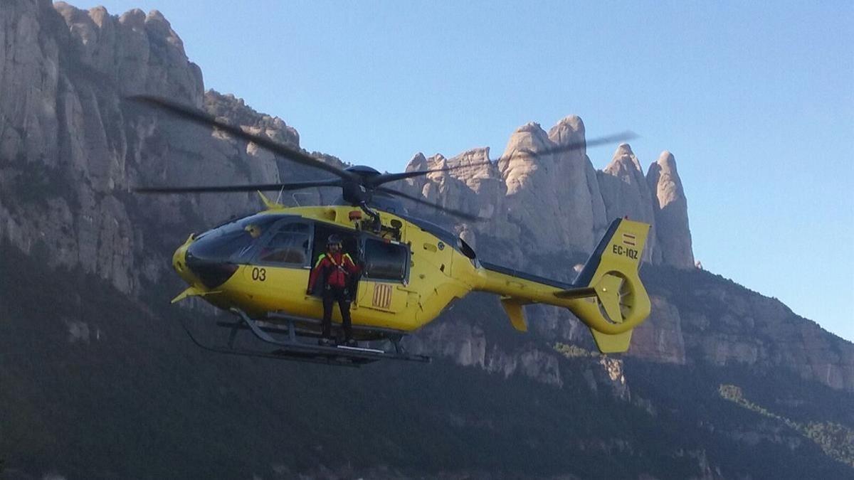 Un helicóptero de Bombers