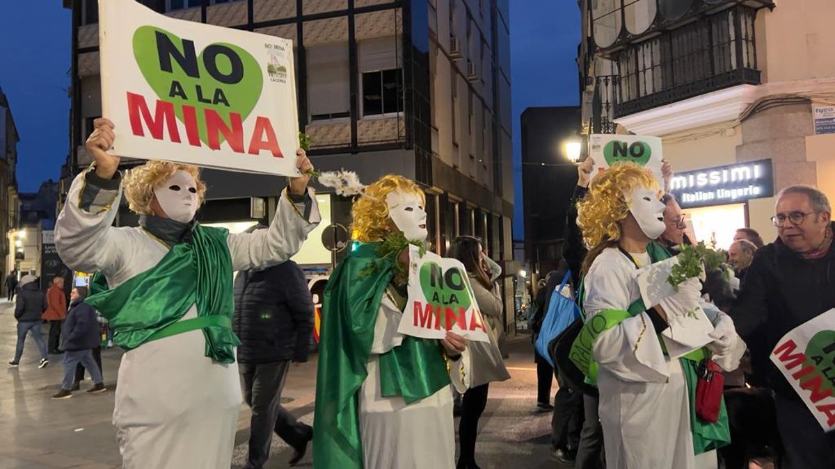 Protesta por la calle San Pedro.