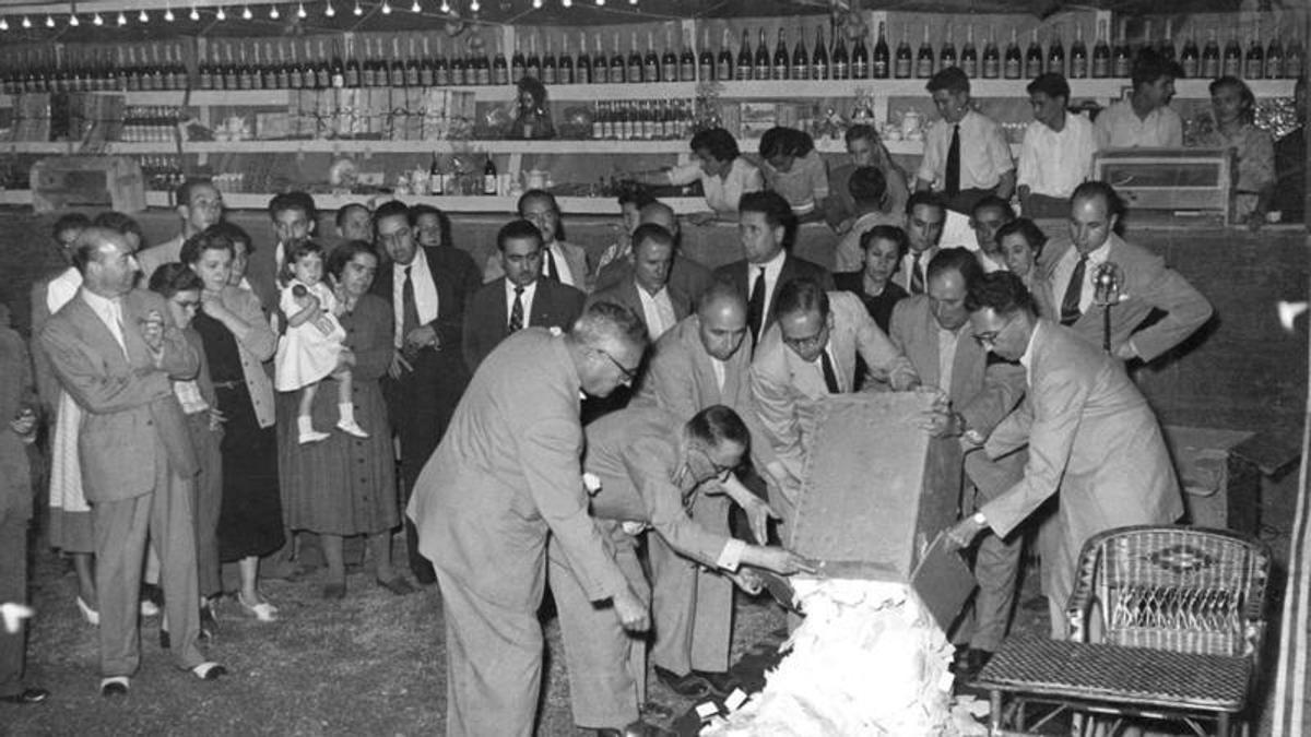 La tómbola de l'església del Carme abans d’inaugurar-se el 1954