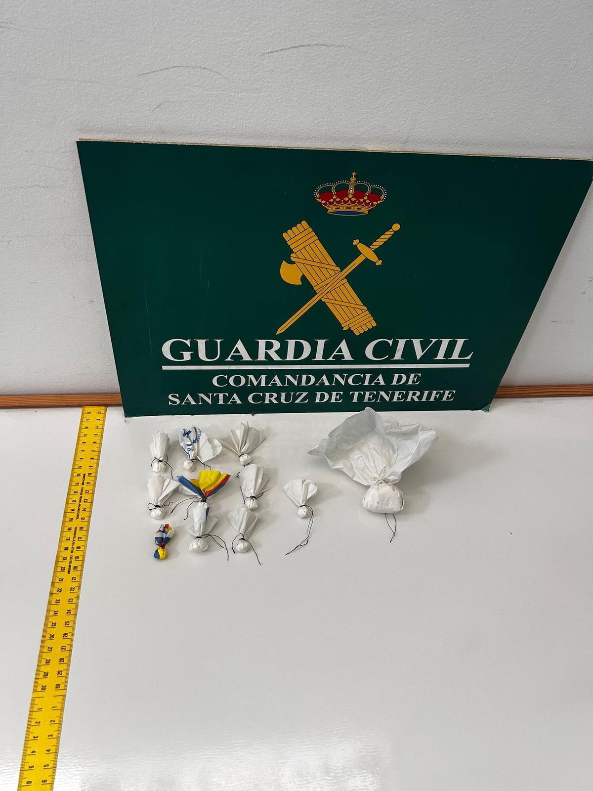 Droga requisada por la Guardia Civil en Puerto Santiago, en Tenerife.