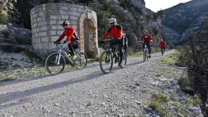 La ruta de senderismo que atraviesa puentes y túneles y que está muy cerca de Alicante.