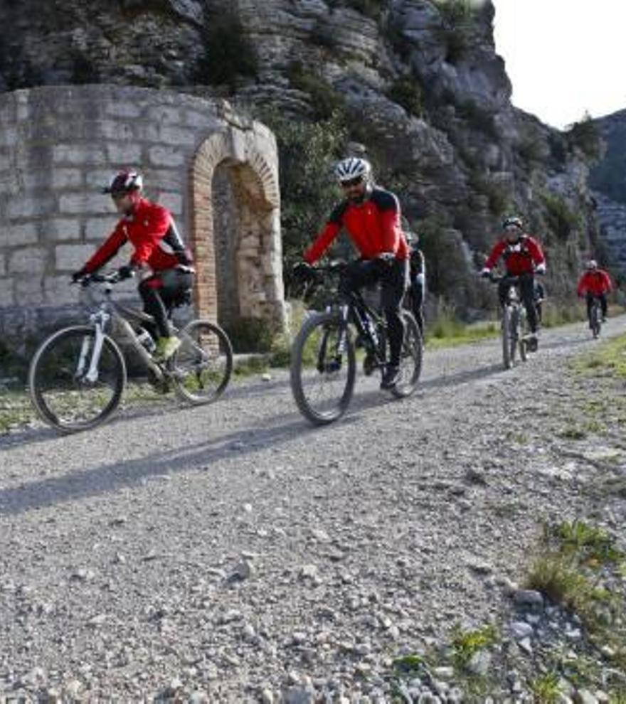 La ruta de senderismo que atraviesa puentes y túneles y que está muy cerca de Alicante