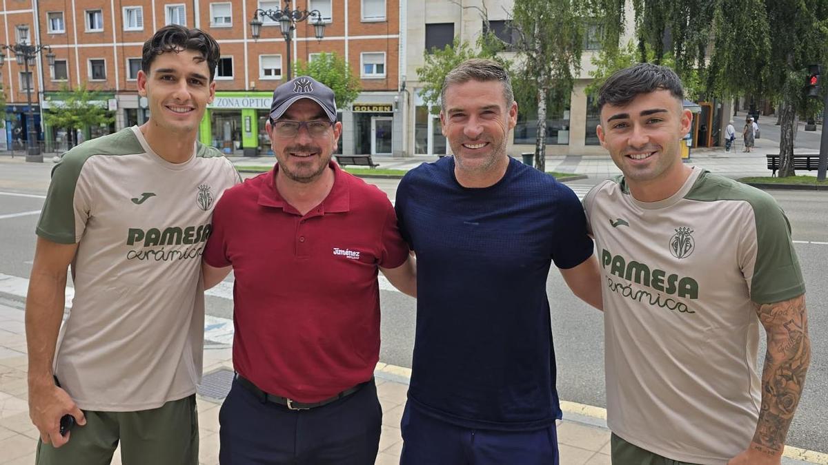 Robledo posa con Carrión, Sergi Cardona y Moleiro.