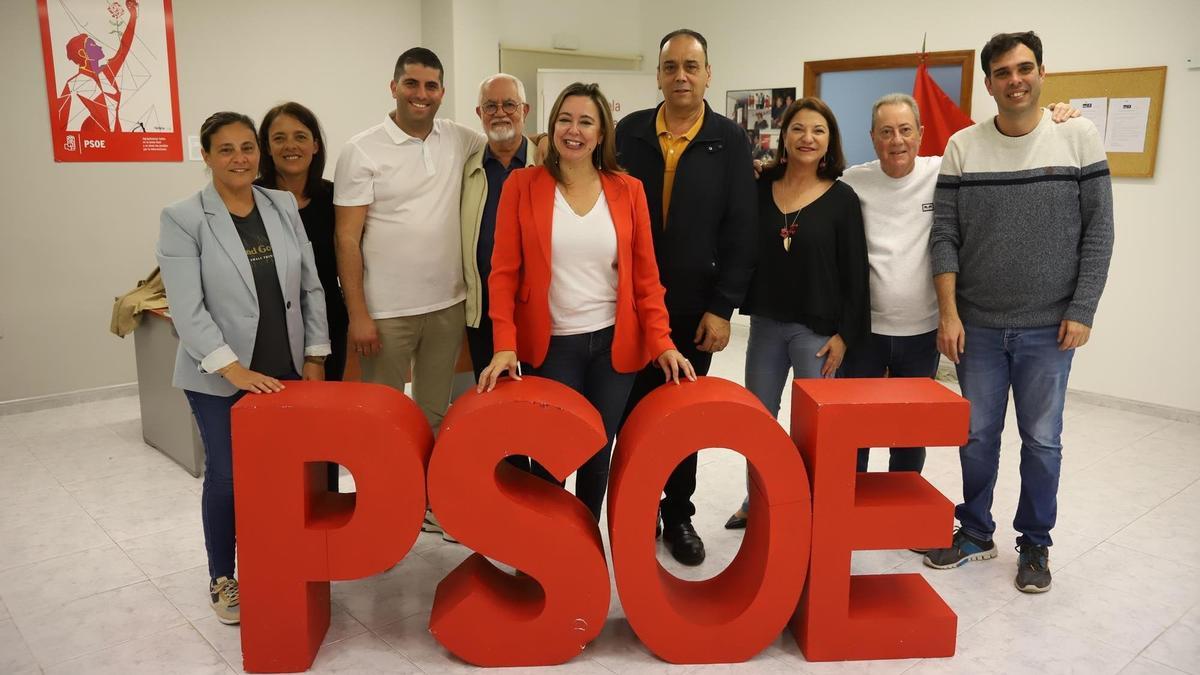 María Dolores Corujo y algunos de los candidatos al Cabildo de Lanzarote.