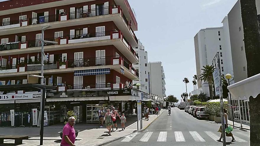 El apartamento se ubica en esta finca de Cala Millor.