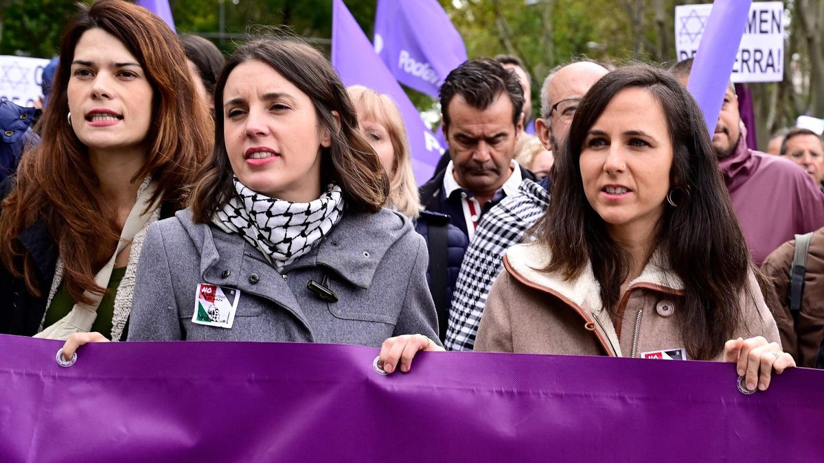 Las ministras de Igualdad y Asuntos Sociales, Irene Montero y Ione Belarra, este domingo en la manifestación propalestina.