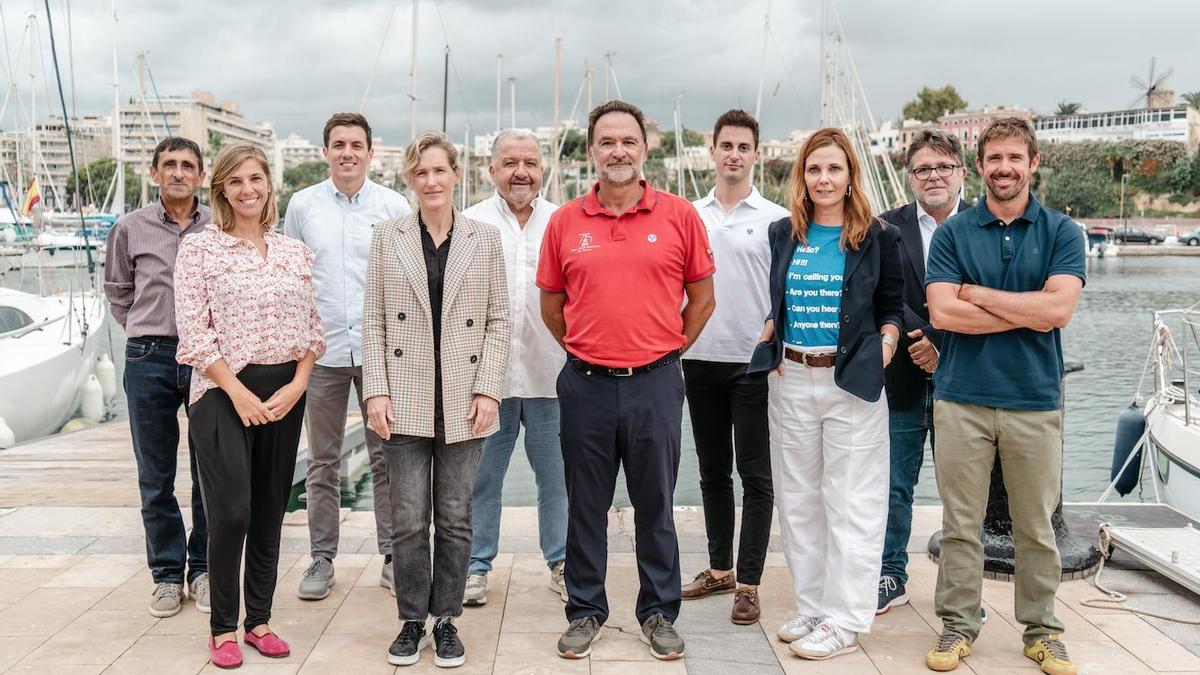 Tomeu Berga, candidato a la presidencia del RCN Palma, con su equipo