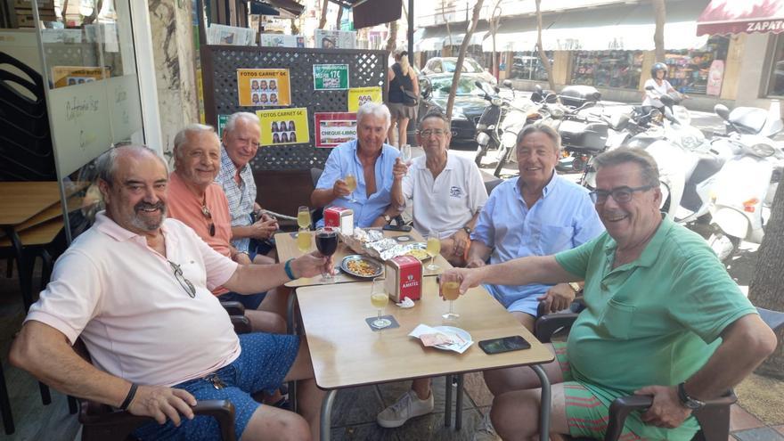 Cordobeses celebran la despedida del verano en Los Boliches con un encuentro gastronómico